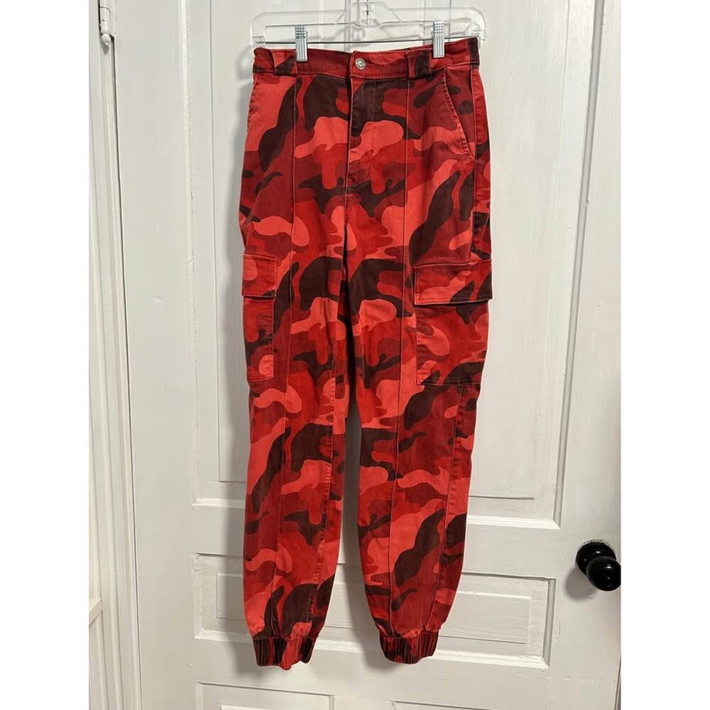 Womens Hollister red camouflage pants. Cuffed bottom size small adult.